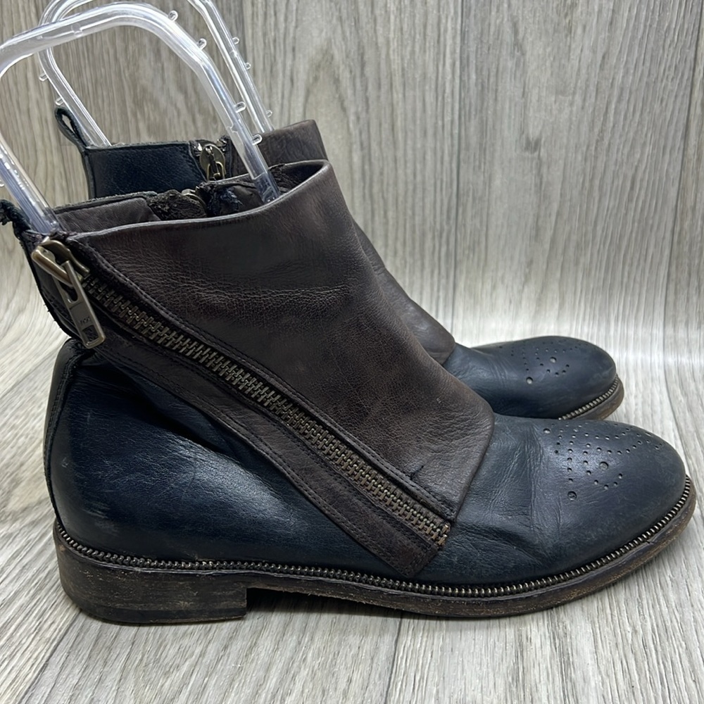 LA BOTTEGA DI LISA Blk & Brn Ankle Boots - Picture 7 of 11